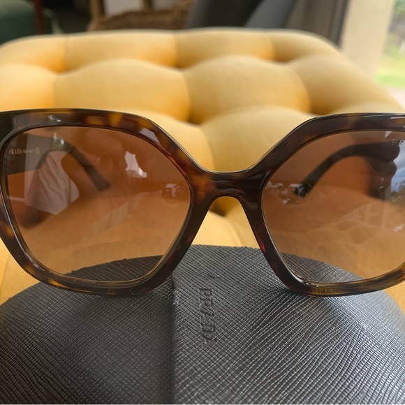 Tortoise Shell Sunglasses - Picture 5 of 6